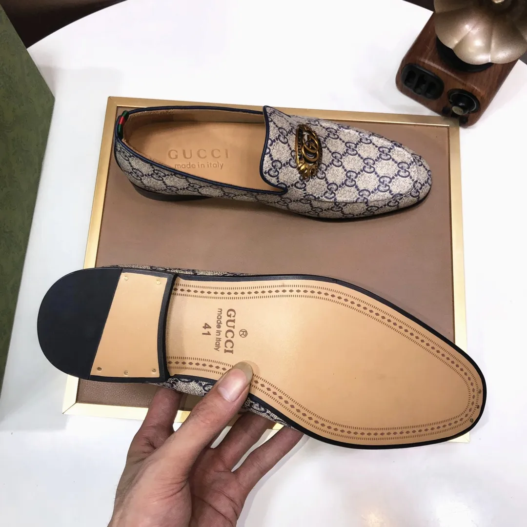 Men's shoes💰500💰Italy's top luxury men's shoe giant (GUCCI) (Gucci) (full cowhide lining) new arrival🍃Original European style🔰 Pleasant to the eye😍In order to make the shoes more durable and non-deformable🌀The production continues to follow traditional methods but there is still no lack of innovation💪Choose original sheepskin for the leather♻️ Smooth and natural And extra bright ⭐Made of imported cowhide, the first choice of rich people 38-45 (45 customized)